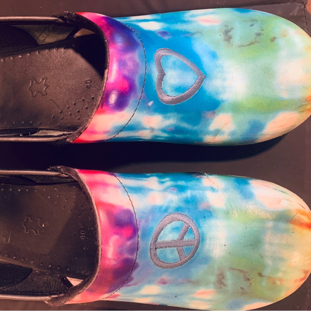 Size 40 Tie-dye Dansko clogs in very good used condition!!